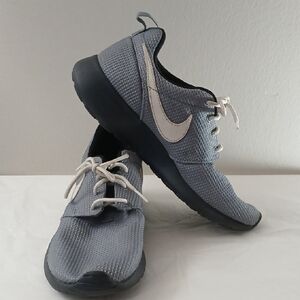 Nike Kids Gray Sneakers with White Laces